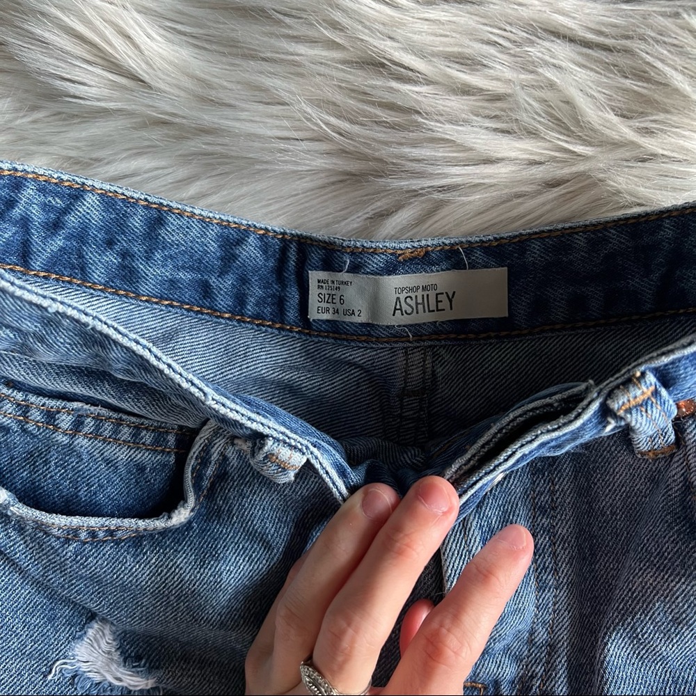 Topshop Ashley Medium Wash Distressed Moto Shorts size 2 Raw Hem EUC - Picture 3 of 6